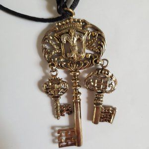 HANDMADE KEY MOTIF NECKLACE NWT